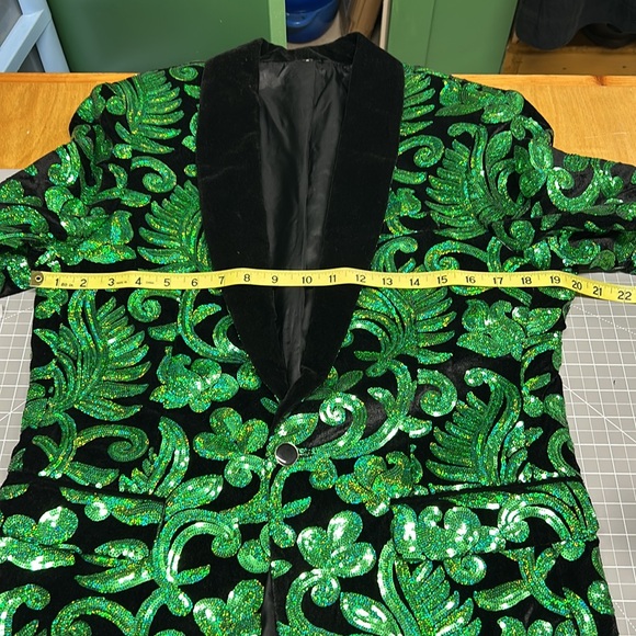 Velvet and sequined tuxedo jacket. Mens small. Fully lined - Picture 7 of 9